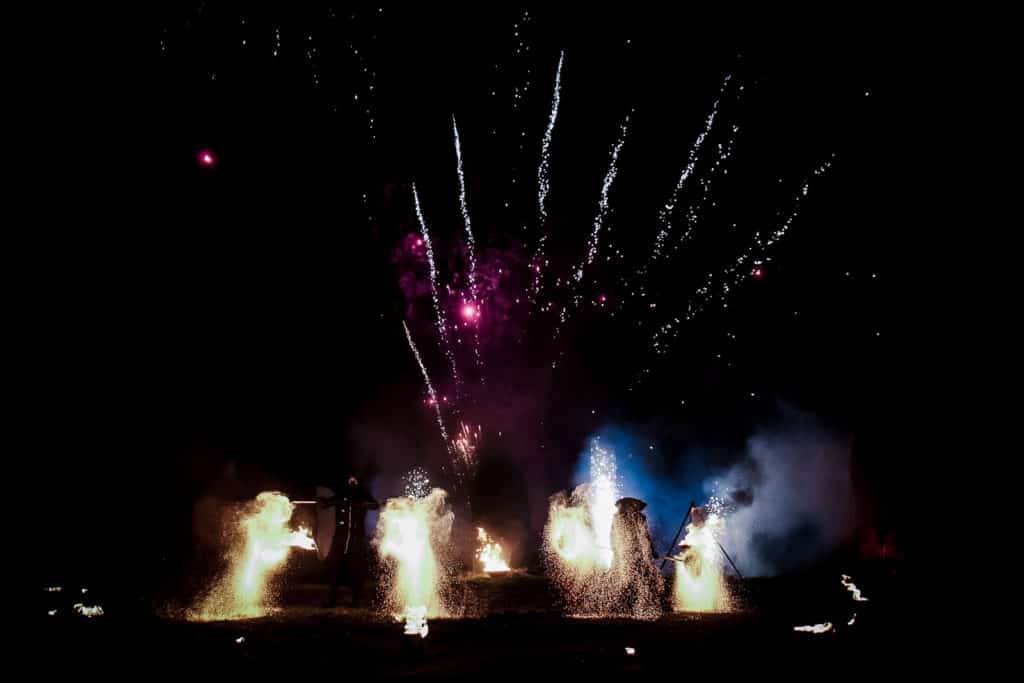 spectacle de feu,jongleurs de feu, compagnie belizama, cracheurs de feu, spectacle de rue, spectacle de feu bretagne, spectacle pyrotechnique, belizama, bretagne