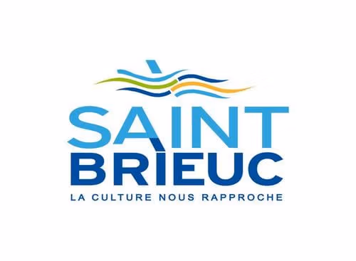 Spectacle de feu et jonglerie pyrotechnique réalisé par la Compagnie Belizama pour les événements de la ville de Saint-Brieuc en Bretagne.