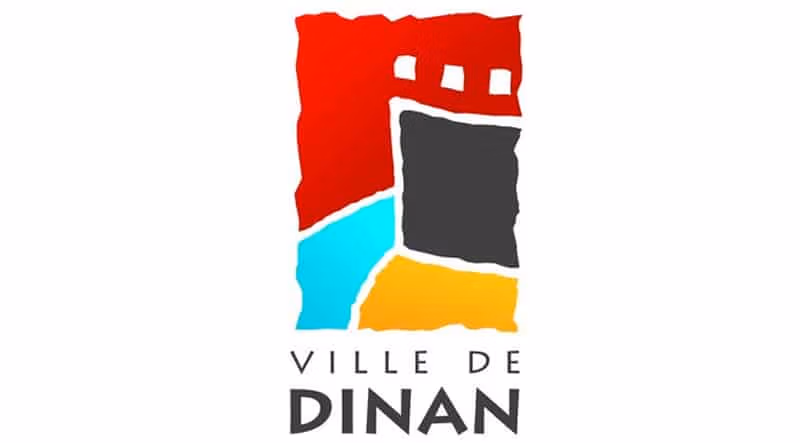 Spectacle de feu et pyrotechnie onirique de la Compagnie Belizama pour les événements culturels et médiévaux de la ville de Dinan en Bretagne.