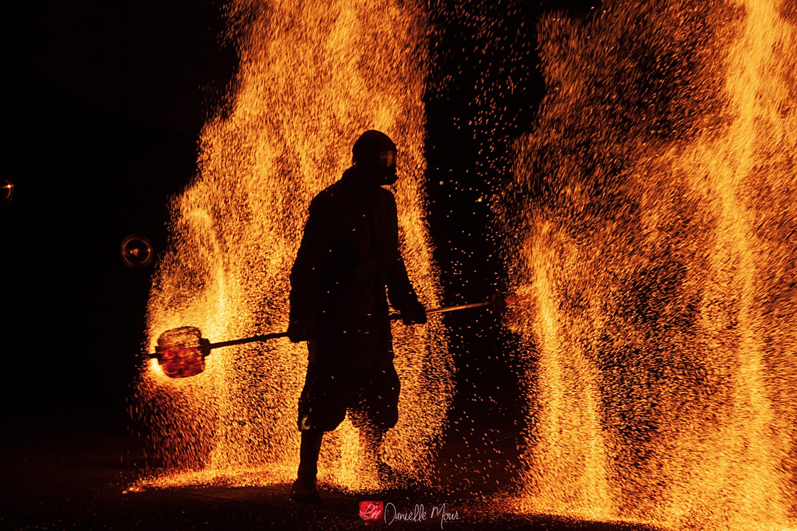 spectacle de feu,jongleurs de feu, compagnie belizama, cracheurs de feu, spectacle de rue, spectacle de feu bretagne, spectacle pyrotechnique, belizama, bretagne,spectacle de feu normandie,Aunay sur Odon